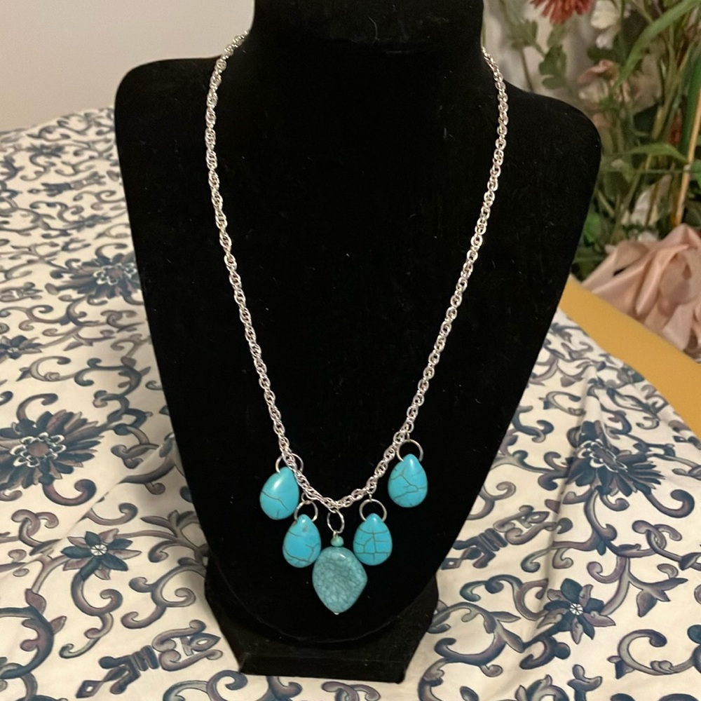 Turquoise-like Silver tone Necklace